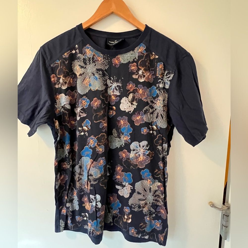Daniel Hechter Men’s abstract flower t-shirt
